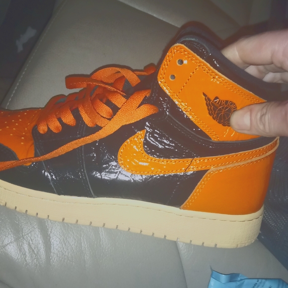 Women's Air Jordan 1s SHATTERED BACKBOARDS - Picture 3 of 3